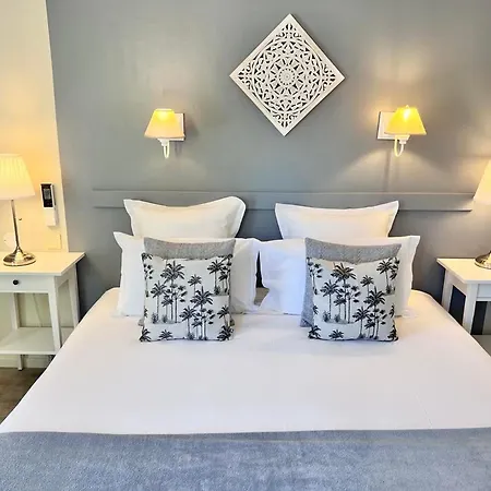 Les Vieilles Tours Hotel