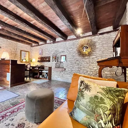 Les Vieilles Tours Hotel