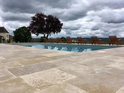 Les Vieilles Tours Hotel