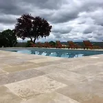 Les Vieilles Tours מלון