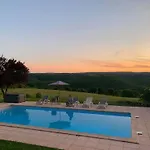 Les Vieilles Tours 3* רוקמאדור