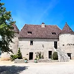 Les Vieilles Tours Hotel 3*
