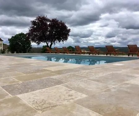 Les Vieilles Tours Hotel