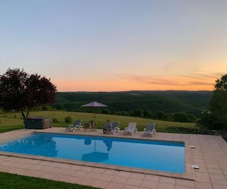 Les Vieilles Tours 3* רוקמאדור