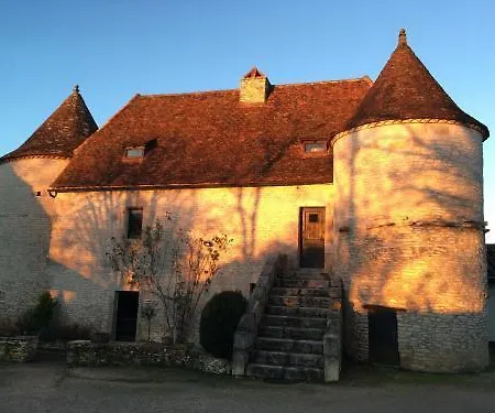 מלון Les Vieilles Tours 3*