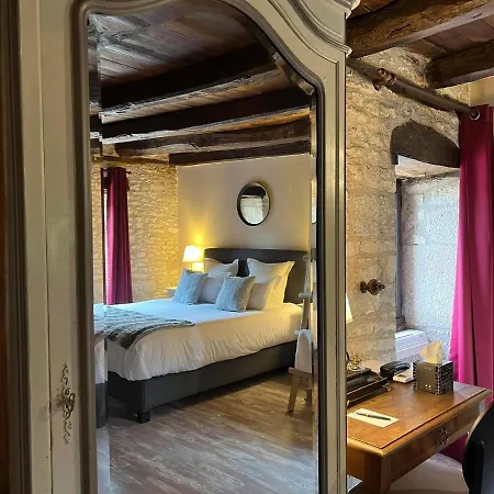 Отель Les Vieilles Tours