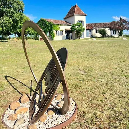 Les Vieilles Tours מלון