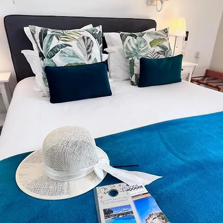 Hotel Les Vieilles Tours 3*