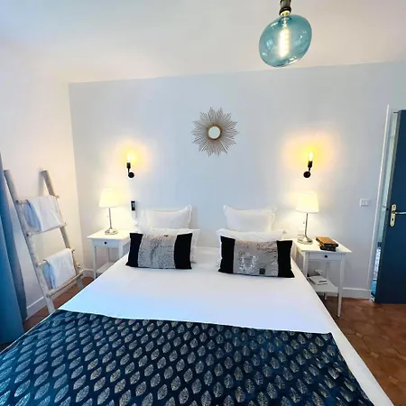 Les Vieilles Tours Hotel
