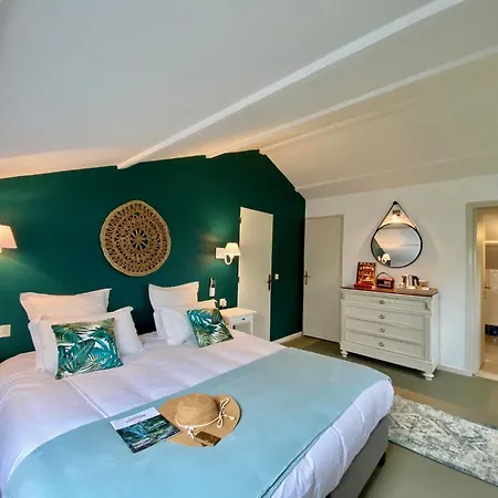 Les Vieilles Tours Hotel