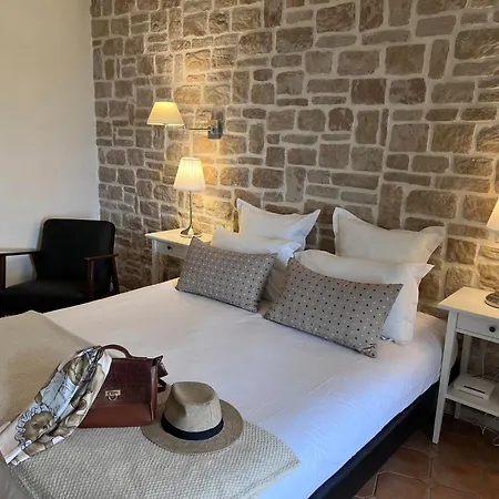 Les Vieilles Tours 酒店