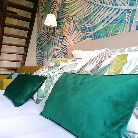 Les Vieilles Tours Hotel 3*