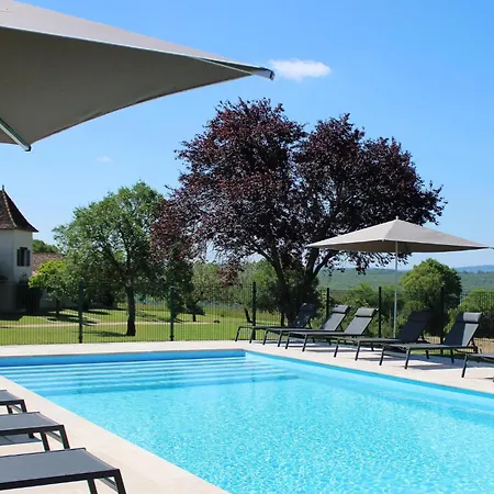 Отель Les Vieilles Tours 3*