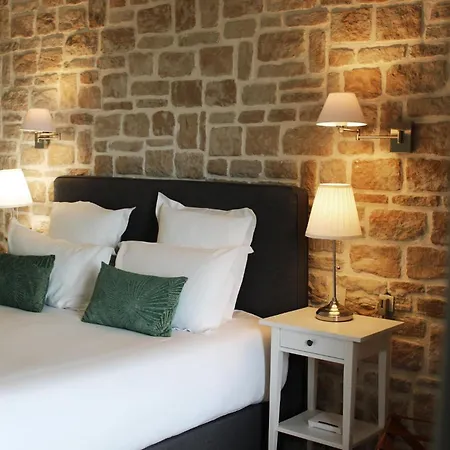 酒店 Les Vieilles Tours 罗卡马杜尔
