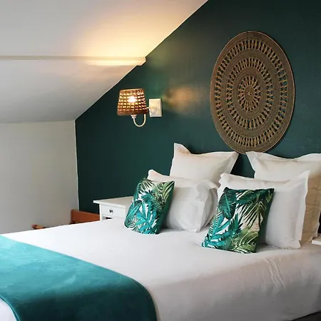 Les Vieilles Tours 3* روكامادور