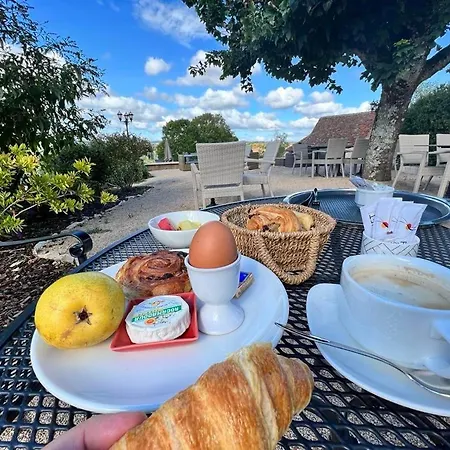 Les Vieilles Tours Hotel