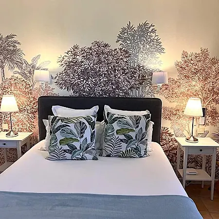 Les Vieilles Tours Hotel 3*