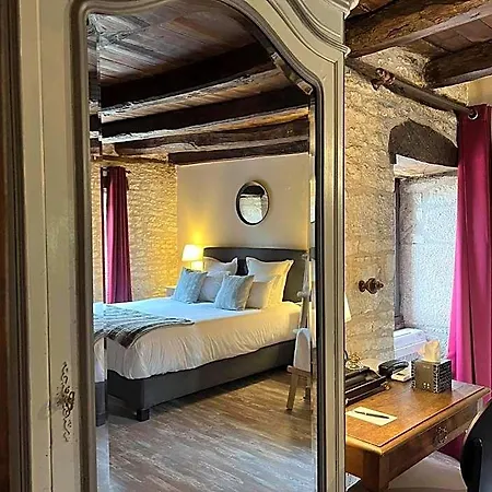Les Vieilles Tours מלון
