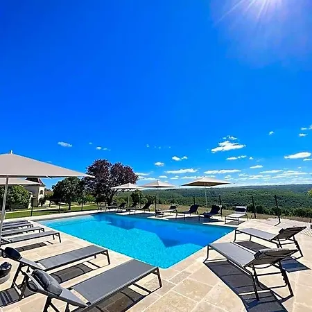 Otel Les Vieilles Tours 3*